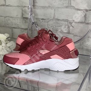 📍Nike Air Huaraches